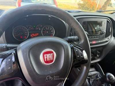 Fiat Doblò Robusta fuori, comoda dentro Giallo usata Nardò