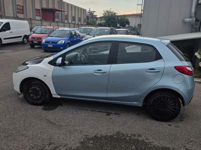 Mazda 2 5p. NEOPATENTATI OK Blu/Azzurro usata Bussolengo