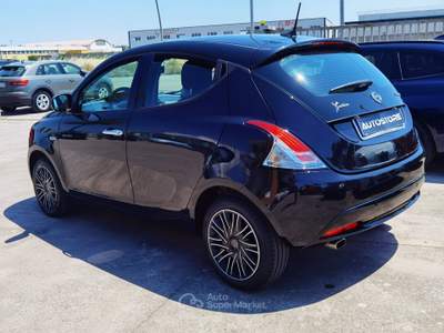 Lancia Ypsilon 5 p. Hybrid Gold Nero usata Galatina