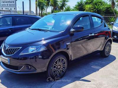 Lancia Ypsilon 5 p. Hybrid Gold Nero usata Galatina