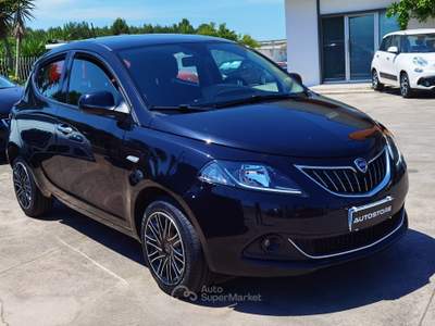 Lancia Ypsilon 5 p. Hybrid Gold Nero usata Galatina