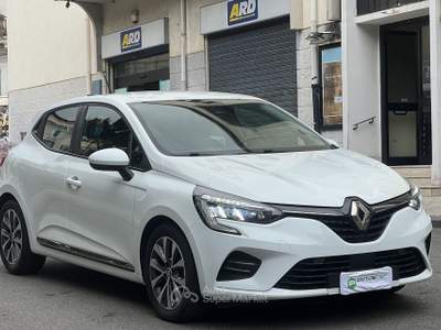 Renault Clio RENAULT Clio Full Hybrid E-Tech 140 CV 5 porte E-Tech Bianco usata Messina
