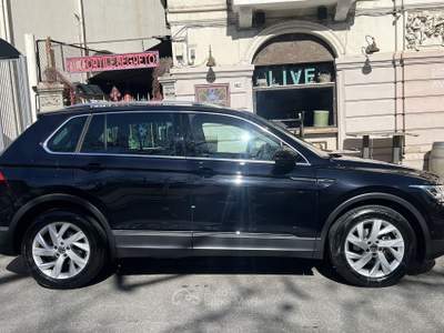 Volkswagen Tiguan VOLKSWAGEN Tiguan 2.0 TDI 150 CV SCR DSG Elegance Nero usata Messina