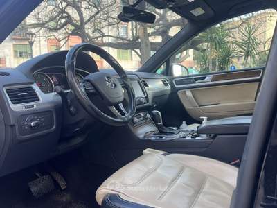 Volkswagen Touareg VOLKSWAGEN Touareg 3.0 TDI 204 CV tiptronic BlueMotion Techn. Executive Nero usata Messina