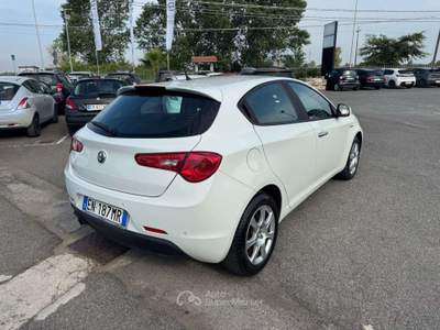Alfa Romeo Giulietta Giulietta III 1.6 jtdm(2) 105CV Distinctive 2012 Bianco usata Latina