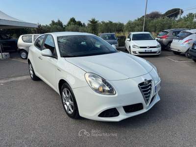 Alfa Romeo Giulietta Giulietta III 1.6 jtdm(2) 105CV Distinctive 2012 Bianco usata Latina