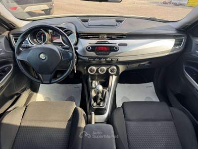 Alfa Romeo Giulietta Giulietta III 1.6 jtdm(2) 105CV Distinctive 2012 Bianco usata Latina