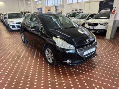 Peugeot 208 1.2 VTi 82 CV 5 porte Allure Nero usata Cinisello Balsamo