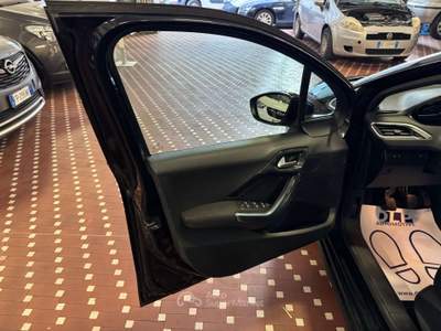 Peugeot 208 1.2 VTi 82 CV 5 porte Allure Nero usata Cinisello Balsamo