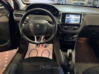 Peugeot 208 1.2 VTi 82 CV 5 porte Allure Nero usata Cinisello Balsamo