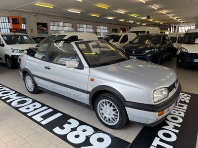 Volkswagen Golf Cabriolet 1.8 cat (75 CV) Basic Grigio usata Torino