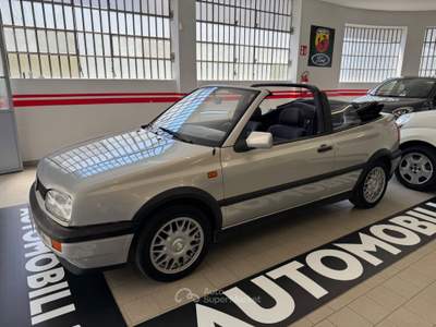 Volkswagen Golf Cabriolet 1.8 cat (75 CV) Basic Grigio usata Torino