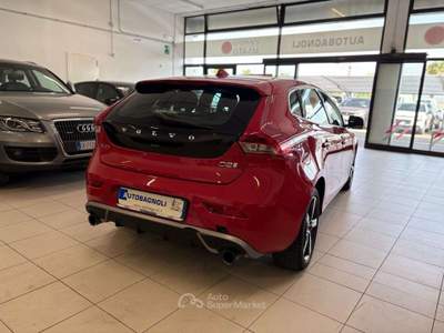 Volvo V40 R-DESIGN D2 2.0 120 CV 6mt Rosso usata Bagnaria Arsa