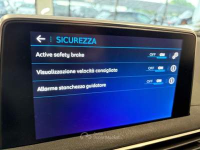 Peugeot 3008 ALLURE BlueHDi 130 EAT8 SPOTICAR Rosso usata Bagnaria Arsa