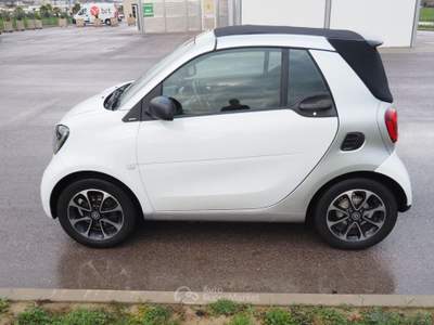 Smart ForTwo 70 1.0 cabrio Passion FINANZIABILE neopatentati Bianco usata Magione
