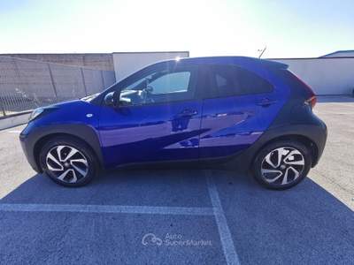 Toyota Aygo X 1.0 VVT-i 72 CV 5 porte Lou S-CVT Blu/Azzurro usata Barletta