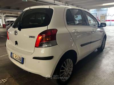 Toyota Yaris Yaris II 2005 5p 1.3 dual Sol m-mt solo 63000 km Bianco usata Sesto San Giovanni