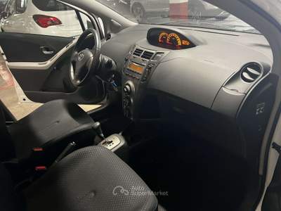 Toyota Yaris Yaris II 2005 5p 1.3 dual Sol m-mt solo 63000 km Bianco usata Sesto San Giovanni