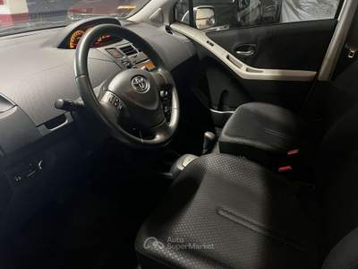 Toyota Yaris Yaris II 2005 5p 1.3 dual Sol m-mt solo 63000 km Bianco usata Sesto San Giovanni