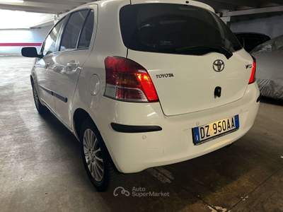 Toyota Yaris Yaris II 2005 5p 1.3 dual Sol m-mt solo 63000 km Bianco usata Sesto San Giovanni