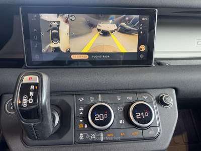 Land Rover Defender 110 2.0 SD4 AWD SE Bianco usata Medesano