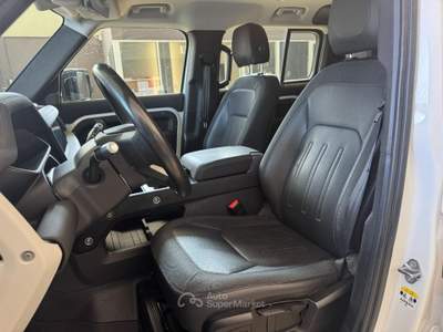 Land Rover Defender 110 2.0 SD4 AWD SE Bianco usata Medesano