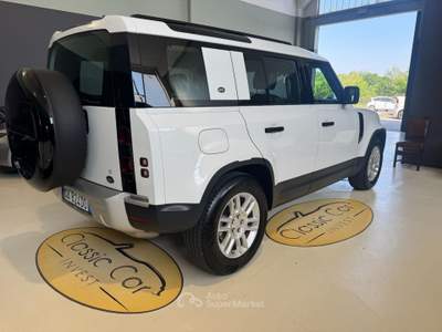 Land Rover Defender 110 2.0 SD4 AWD SE Bianco usata Medesano