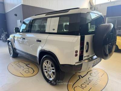 Land Rover Defender 110 2.0 SD4 AWD SE Bianco usata Medesano