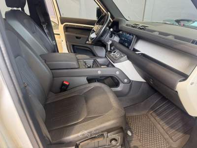 Land Rover Defender 110 2.0 SD4 AWD SE Bianco usata Medesano