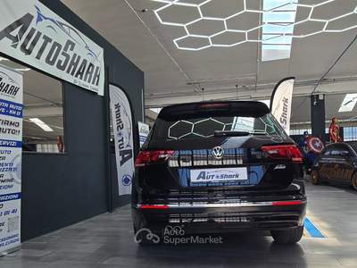 Volkswagen Tiguan VOLKSWAGEN TIGUAN 1.6 TDI R-LINE SPORT Nero usata Torino