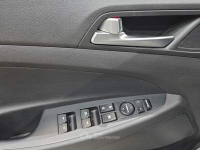 Hyundai Tucson  1.7 crdi xpossible 2wd 115cv Bianco usata Firenze