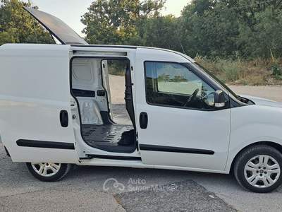 Fiat Doblò Fiat Doblo1.6 MJT Cargo 3 posti Doppia porta, voletto posteriore Bianco usata Cassano delle Murge