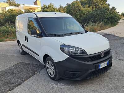 Fiat Doblò Fiat Doblo1.6 MJT Cargo 3 posti Doppia porta, voletto posteriore Bianco usata Cassano delle Murge