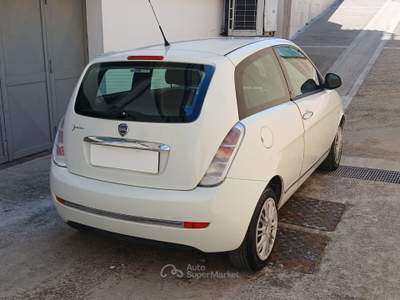 Lancia Ypsilon Unyca Beige usata Triggiano