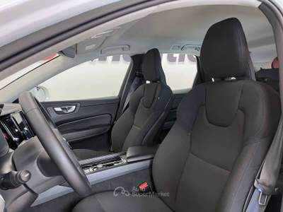 Volvo XC60 2.0 B4 MOMENTUM AWD AUTO - IVA DEDUCIBILE Bianco usata Mazzano