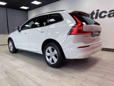 Volvo XC60 2.0 B4 MOMENTUM AWD AUTO - IVA DEDUCIBILE Bianco usata Mazzano