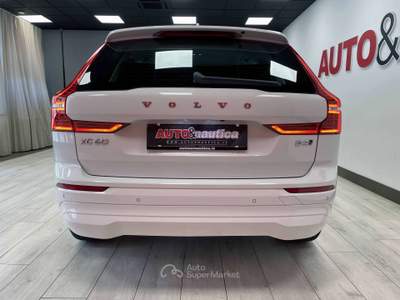 Volvo XC60 2.0 B4 MOMENTUM AWD AUTO - IVA DEDUCIBILE Bianco usata Mazzano