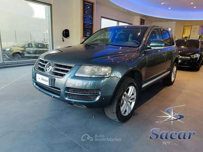 Volkswagen Touareg 3.0 V6 tdi Exclusive tiptronic dpf Blu/Azzurro usata Potenza