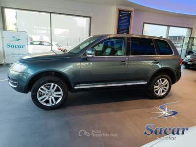Volkswagen Touareg 3.0 V6 tdi Exclusive tiptronic dpf Blu/Azzurro usata Potenza