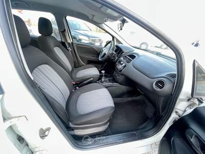 Fiat Punto 1.3 MTJ 95 CV 5 p NAVI-2018 Bianco usata Potenza