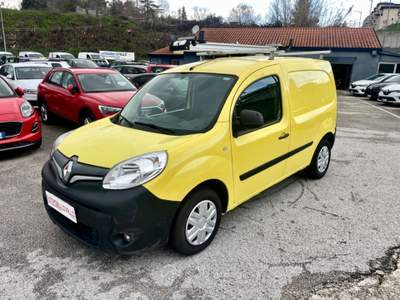 Renault Kangoo 2019-3modelli disponibili uno con portascala vari km Giallo usata Potenza