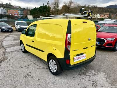 Renault Kangoo 2019-3modelli disponibili uno con portascala vari km Giallo usata Potenza
