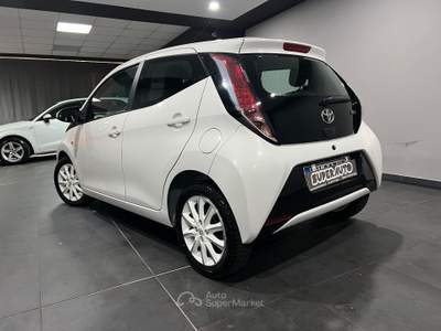 Toyota Aygo 1.0 VVT-i 69 CV 5 porte x-play MY Bianco usata Atena lucana