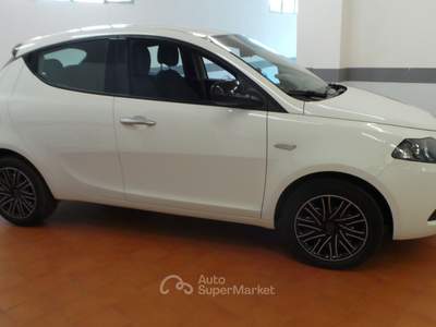 Lancia Ypsilon aziendale Bianco usata Dormelletto