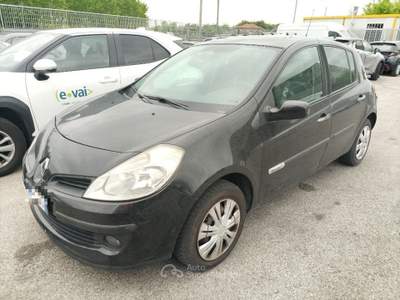 Renault Clio 1.2 16V 5 porte Nero usata Pordenone Renault Clio 1.2 16V 5 porte Nero usata Pordenone