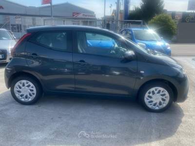Toyota Aygo 1.0 VVT-i 72cv 5 PORTE X-PLAY Grigio usata Napoli