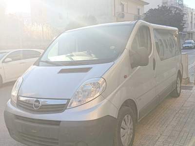 Opel Vivaro 9 posti prolungato Argento usata Latiano