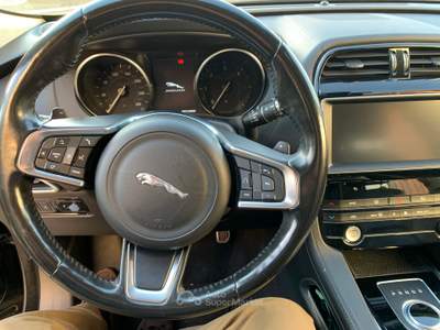 Jaguar F-Pace awd 4 ruote motrici diesel sedili neri pelle sensori parcheggio Nero usata pordenone