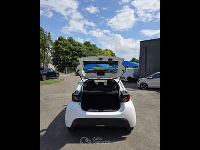 Toyota Yaris  - yaris 1.0 active Bianco usata Piacenza