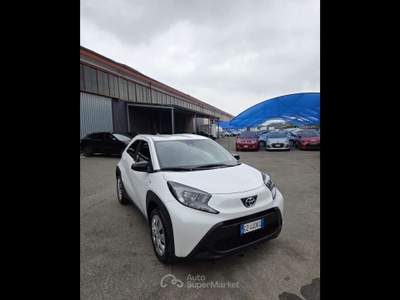 Toyota Aygo X  -  1.0 active 72cv s-cvt Bianco usata Piacenza